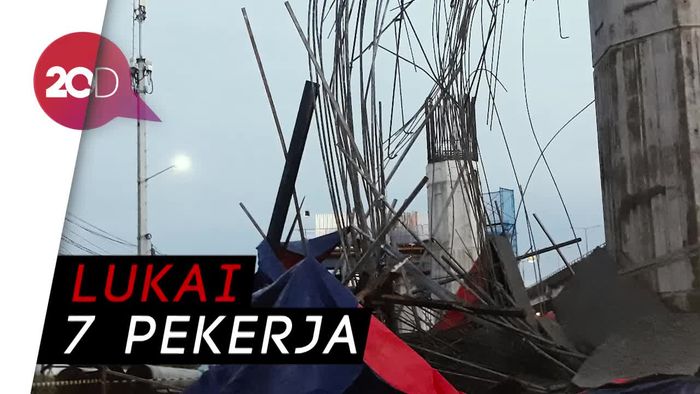 Penampakan Tiang Girder Tol Becakayu Ambruk