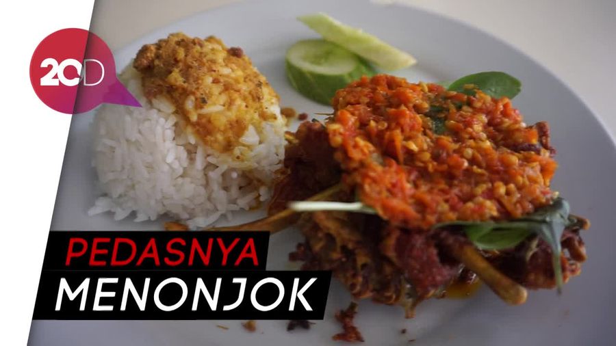 Bebek Penyet dengan Sambal Kemangi Pedas Harum