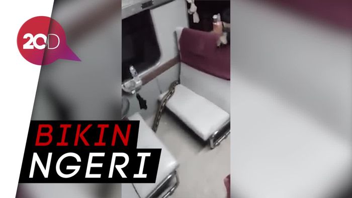 Seperti di KA Kertajaya, Ular Bikin Takut Penumpang di Film-film Ini
