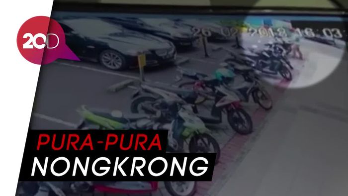 Aksi Maling Motor Terekam CCTV