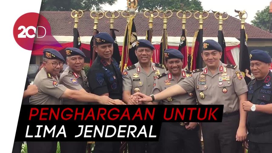 Jadi Warga Kehormatan, Lima Pati Polri Diarak Prajurit Brimob