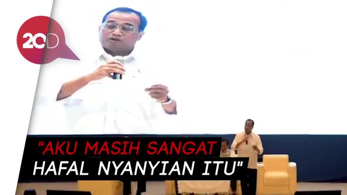 Gaya Menhub Budi Karya Bacakan Puisi Gus Mus di Unair