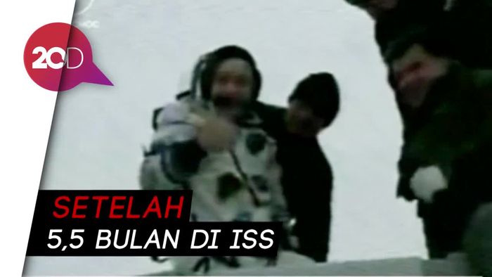 Detik-detik Astronaut Mendarat di Bumi