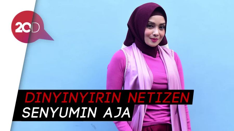 Cantiknya Penampilan Terry Putri yang Kini Berhijab