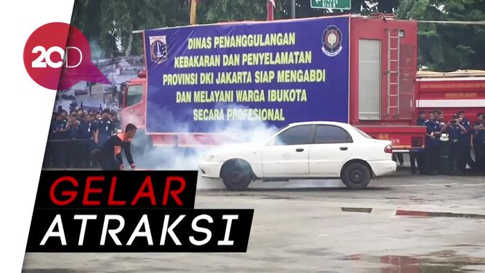 Damkar DKI Pamer Kebolehan di Hadapan Anies