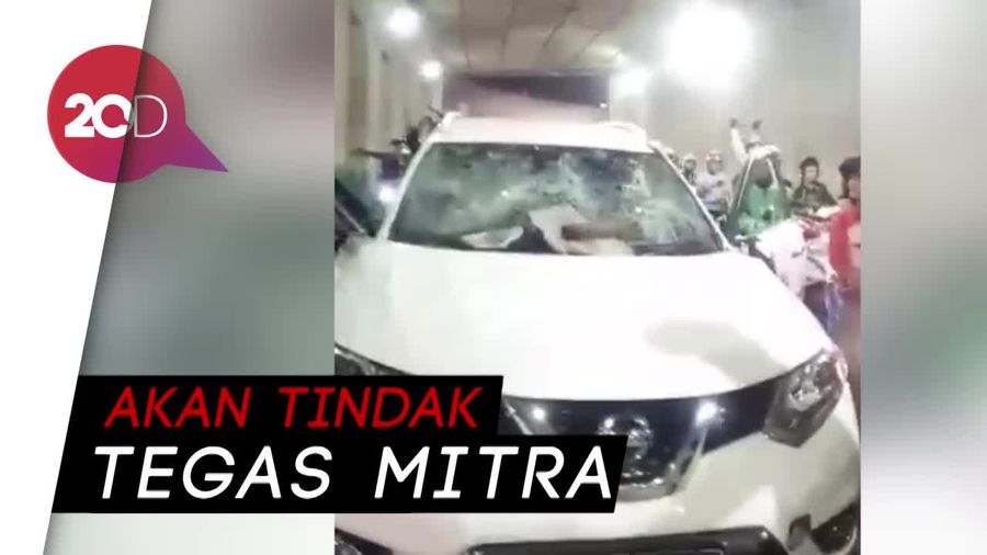 Ojek Online Rusak Mobil, Ini Keterangan Grab