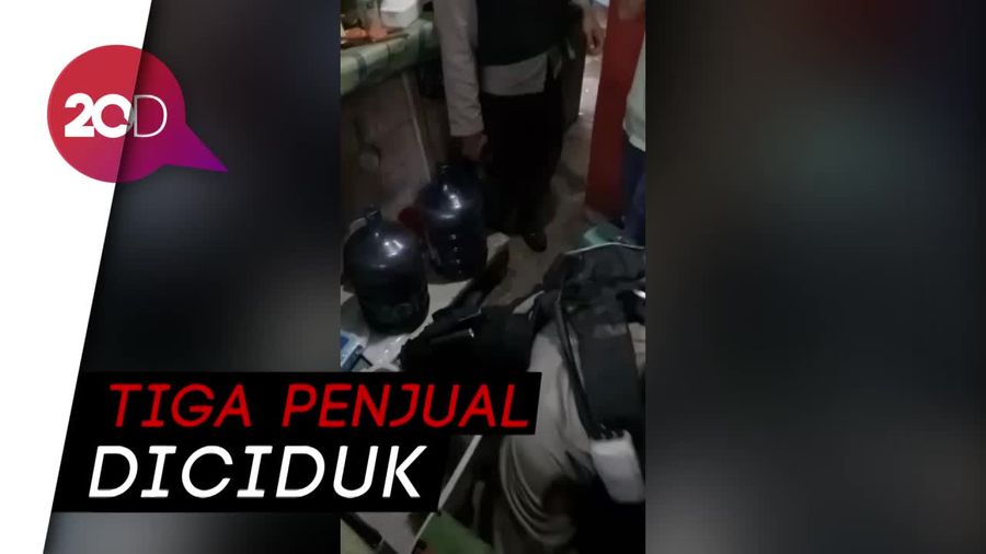 Polisi Gerebek Toko Miras Oplosan di Duren Sawit