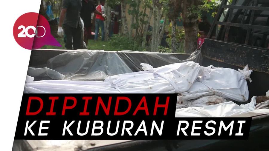 Puluhan Jenazah Korban Tsunami Aceh Dipindah ke Makam Baru