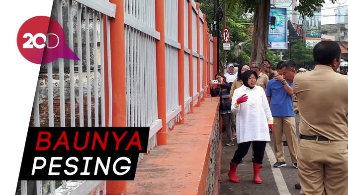 Sidak ke Pasar Keputran, Risma Ngeluh Banyak PKL Bikin Kotor
