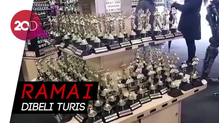 Pernak-pernik Oscar Banyak Dijual di Dekat Dolby Theatre