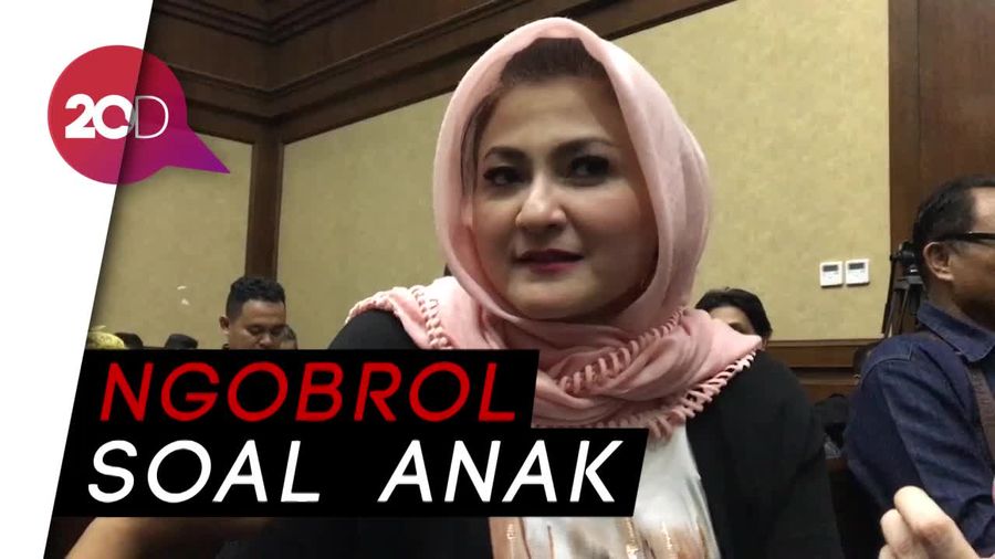 Cerita Deisti soal Momen Makan Bareng Novanto di Sela Sidang