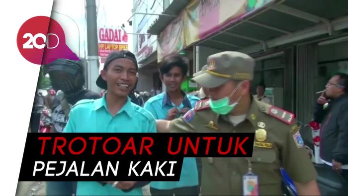 Dari PKL Hingga Juru Parkir Terjaring Operasi Tertib Trotoar