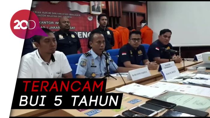 Petugas Imigrasi Tangkap 4 WN India Sindikat Pemalsu Visa