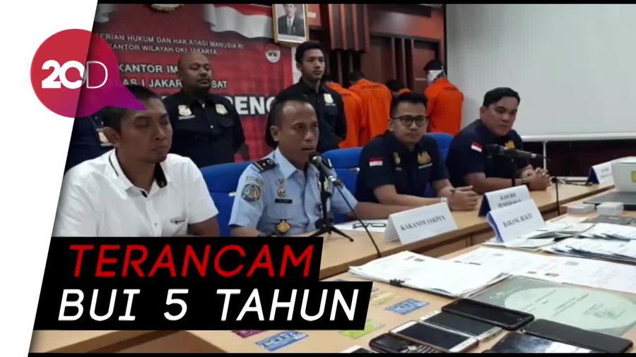 Petugas Imigrasi Tangkap 4 WN India Sindikat Pemalsu Visa