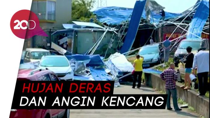 Ganasnya Badai di China yang Robohkan Atap Bandara