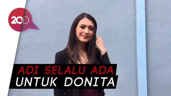 Donita Bersyukur Adi Nugroho Selalu Bantu Ngasuh Anak