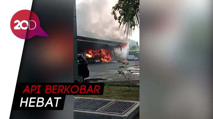 SPBU di Surabaya Terbakar 