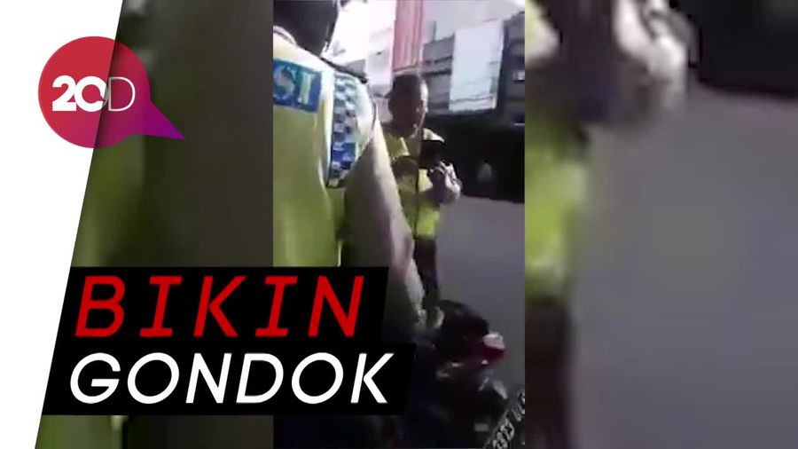 Video Polisi Pungli dan Maki Pengendara