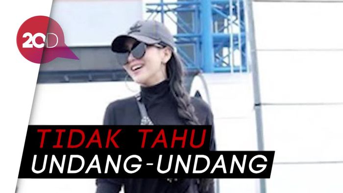 Ini Klarifikasi Syahrini soal Foto di Jalan Tol Surabaya