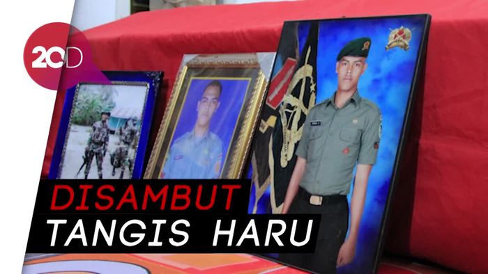 Jenazah Pratu Randi Suryadi Tiba di Rumah Duka