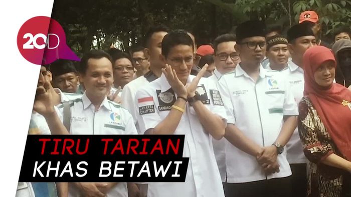 Sambil Malu-malu, Ini Gaya Sandi Tiru Tarian Lenggang Nyai