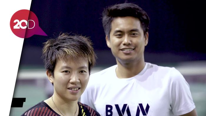 Owi diantara Butet, Michell dan Roger Federer