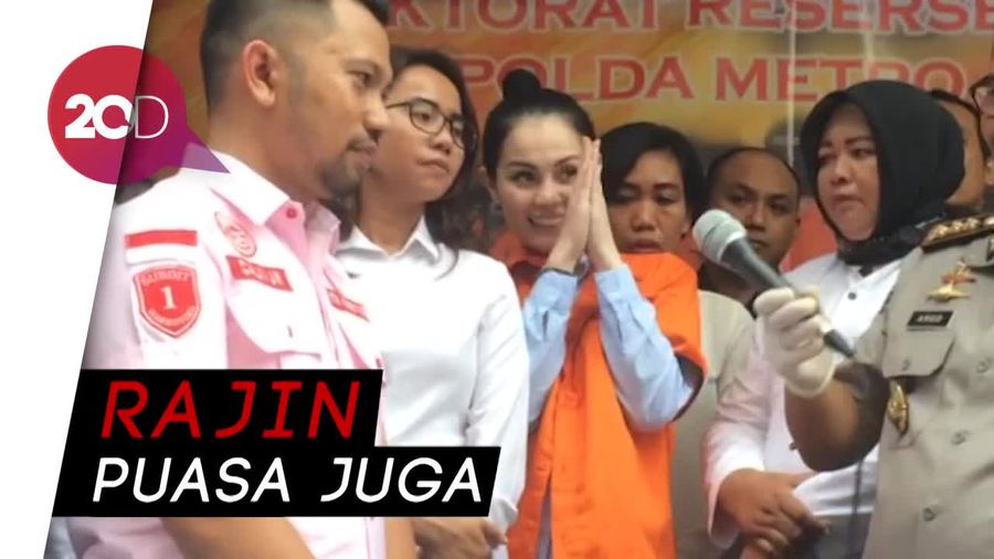 Dulu Sering Kanthil, Kini Jennifer Dunn Rajin Salat