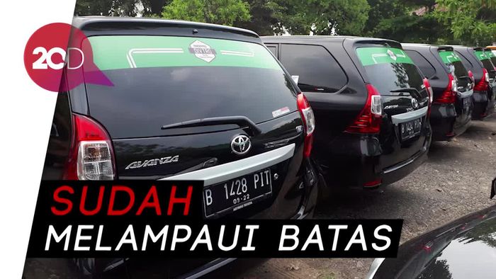Pendaftaran Sopir Taksi Online Disetop Selama Sebulan 