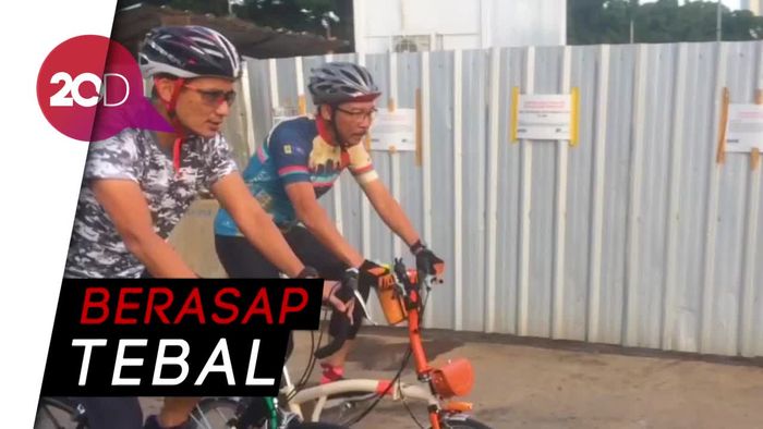 Saat Bersepeda, Sandi Temukan Angkot Penyebab Polusi