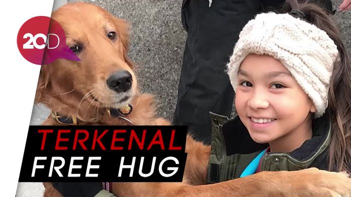 So Cute! Anjing Ini Suka Meluk Traveler Secara Spontan