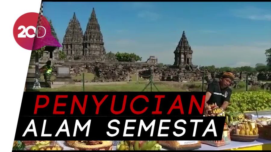 Khidmat Upacara Tawur Kesanga di Prambanan