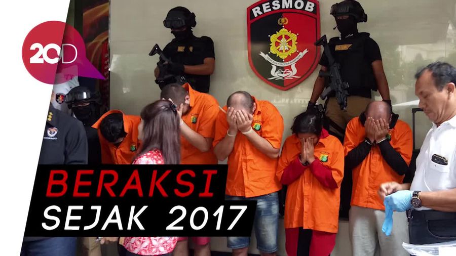 Polisi Tangkap 4 WNA dan 1 WNI Pelaku Skimming ATM 