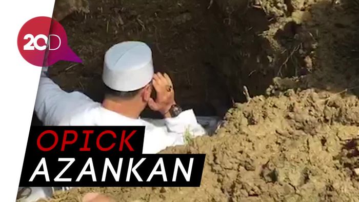 Istri Kedua Dikuburkan, Opick Menangis di Liang Lahat