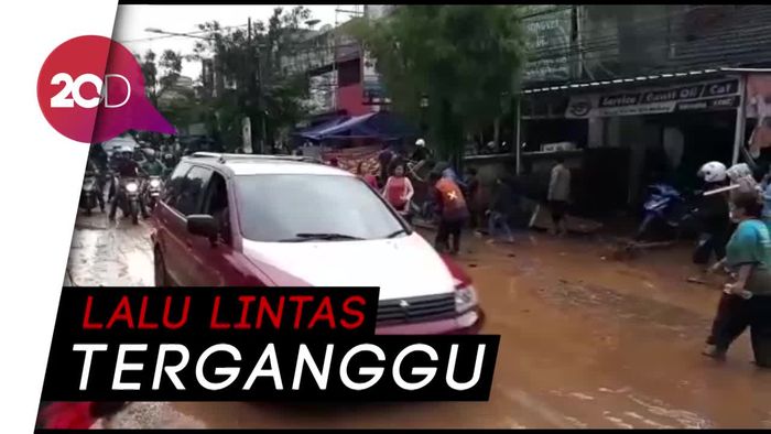 Banjir Hilang, Lumpur pun Datang di Cicaheum