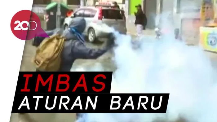 Ricuh! Petani Daun Koka Bentrok dengan Aparat