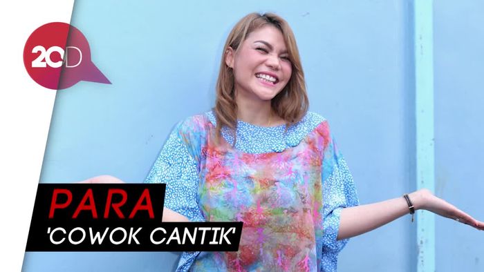 Paranormal Ini Ungkap Lucinta Luna-DJ Butterfly Cowok Cantik