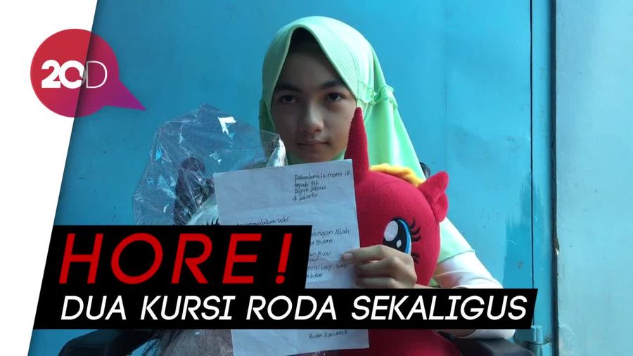 Bulan Sumringah Dapat Kursi Roda dari Jokowi dan Ruben Onsu