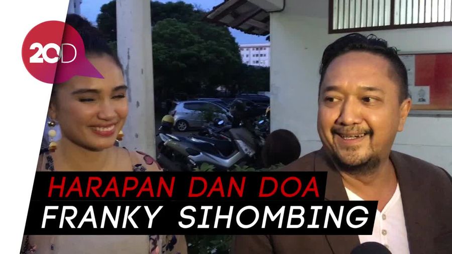 Ayah Petra Sihombing Berharap Punya Cucu Banyak Ayah Petra Sihombing Berharap Punya Cucu Banyak