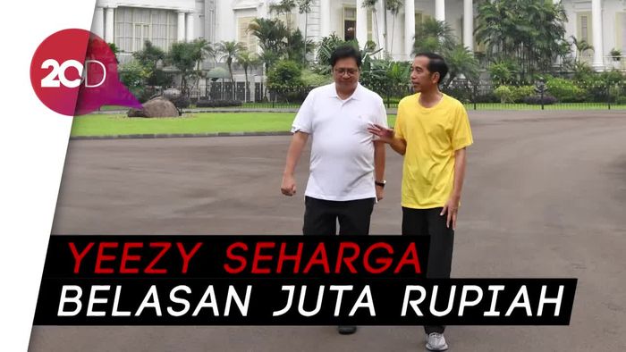 Sneakers Jokowi Saat Olahraga Bikin Gagal Fokus Netizen