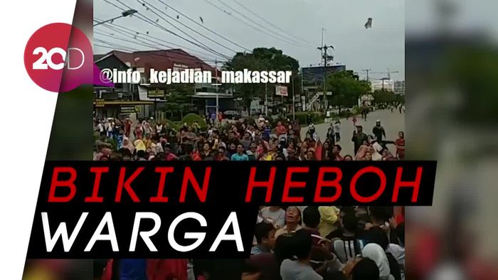 Wow! Ada Hujan Duit di Makassar