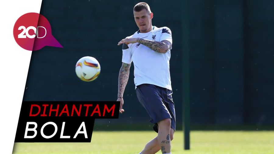 Detik-detik Eks Pemain Liverpool Tersedak Lidahnya Sendiri