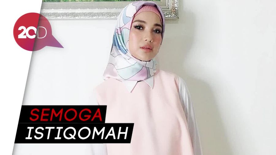 Cantiknya Chacha Frederica dengan Hijab