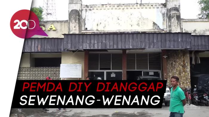 Bekas Bioskop Zaman Belanda di Yogya Dirobohkan