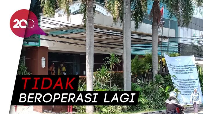 Hotel Alexis Umumkan Tutup Lewat Spanduk