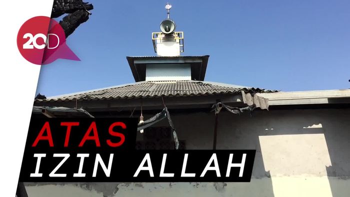 Musala Ini Tetap Berdiri Meski Dikepung Api Semalam