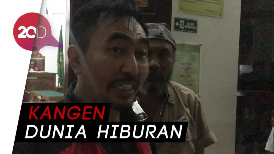Tak Lagi Tertekan, Gatot Brajamusti Terus Lempar Senyum