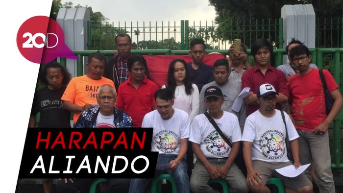 Aliando Minta Ikut Mengkaji Aturan Taksi Online