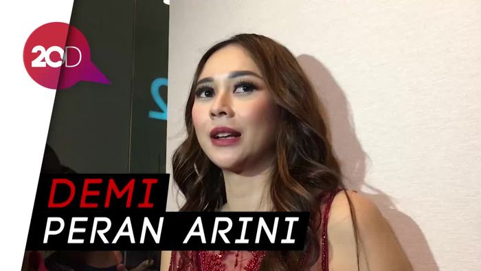Ternyata Aura Kasih Pernah Disakiti Brondong