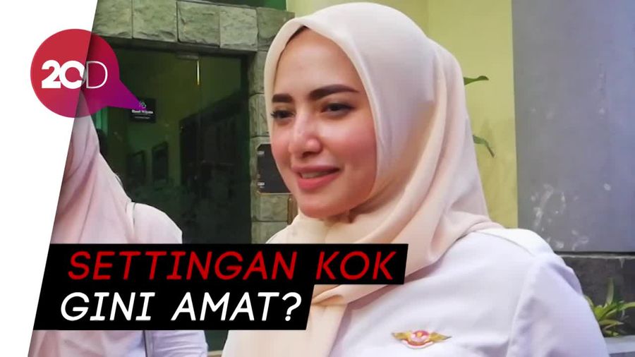 Yuliastini Merasa Dirugikan Disebut Istri Ketiga Opick