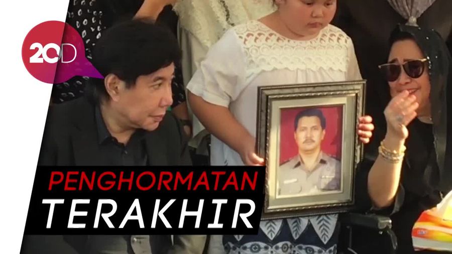Suasana Haru Menyelimuti Pemakaman Suami Rachmawati